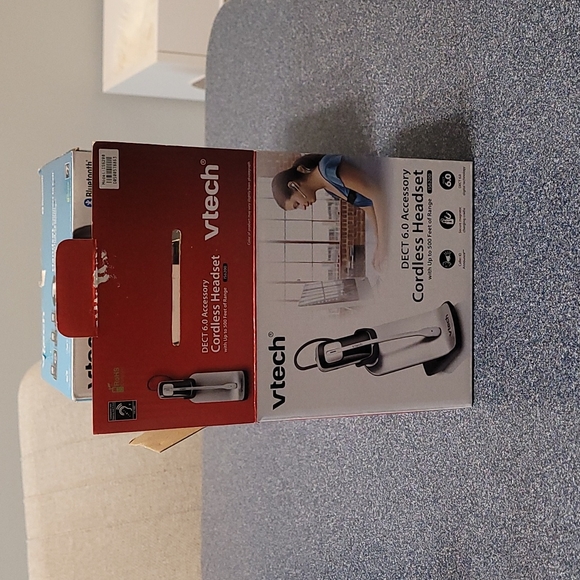 Vtech 3 Handset Connect to Cell and DECT 6.0 Cordless Headset - Picture 8 of 9